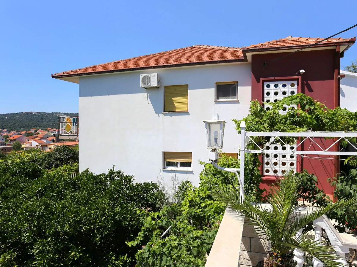 Apartment One bedroom apartment with balcony and sea view Vinišće, Trogir A-10241-a - Outdoor photo 5