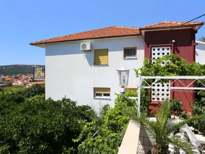 Apartment One bedroom apartment with balcony and sea view Vinišće, Trogir A-10241-a - Outdoor photo 5