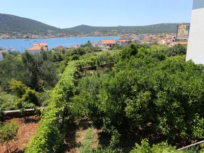 Apartment One bedroom apartment with balcony and sea view Vinišće, Trogir A-10241-a - Outdoor photo 16