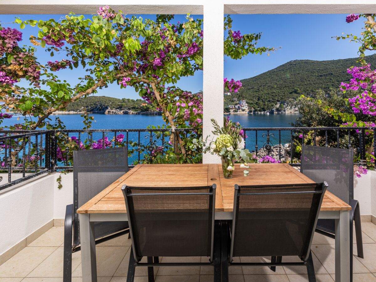 Apartment One bedroom apartment near beach Cove Pokrivenik, Hvar A-10427-b