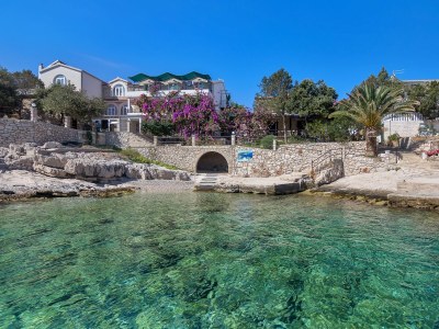 Apartment One bedroom apartment near beach Cove Pokrivenik, Hvar A-10427-c - Outdoor photo 5