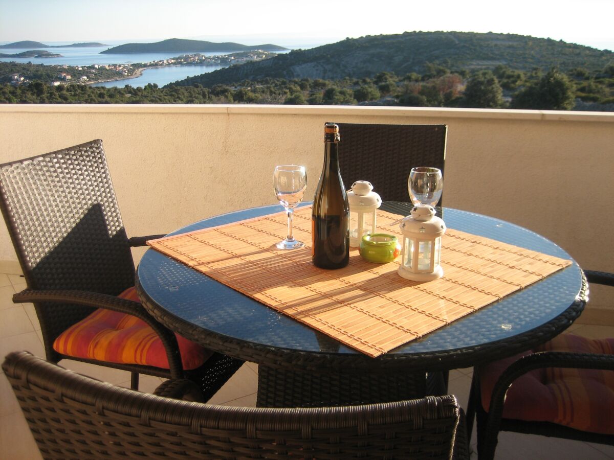 Apartment One bedroom apartment with terrace and sea view Dvornica, Rogoznica A-11470-b