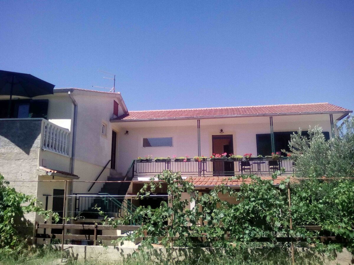 Apartment One bedroom apartment with balcony Pirovac, Šibenik A-11746-a
