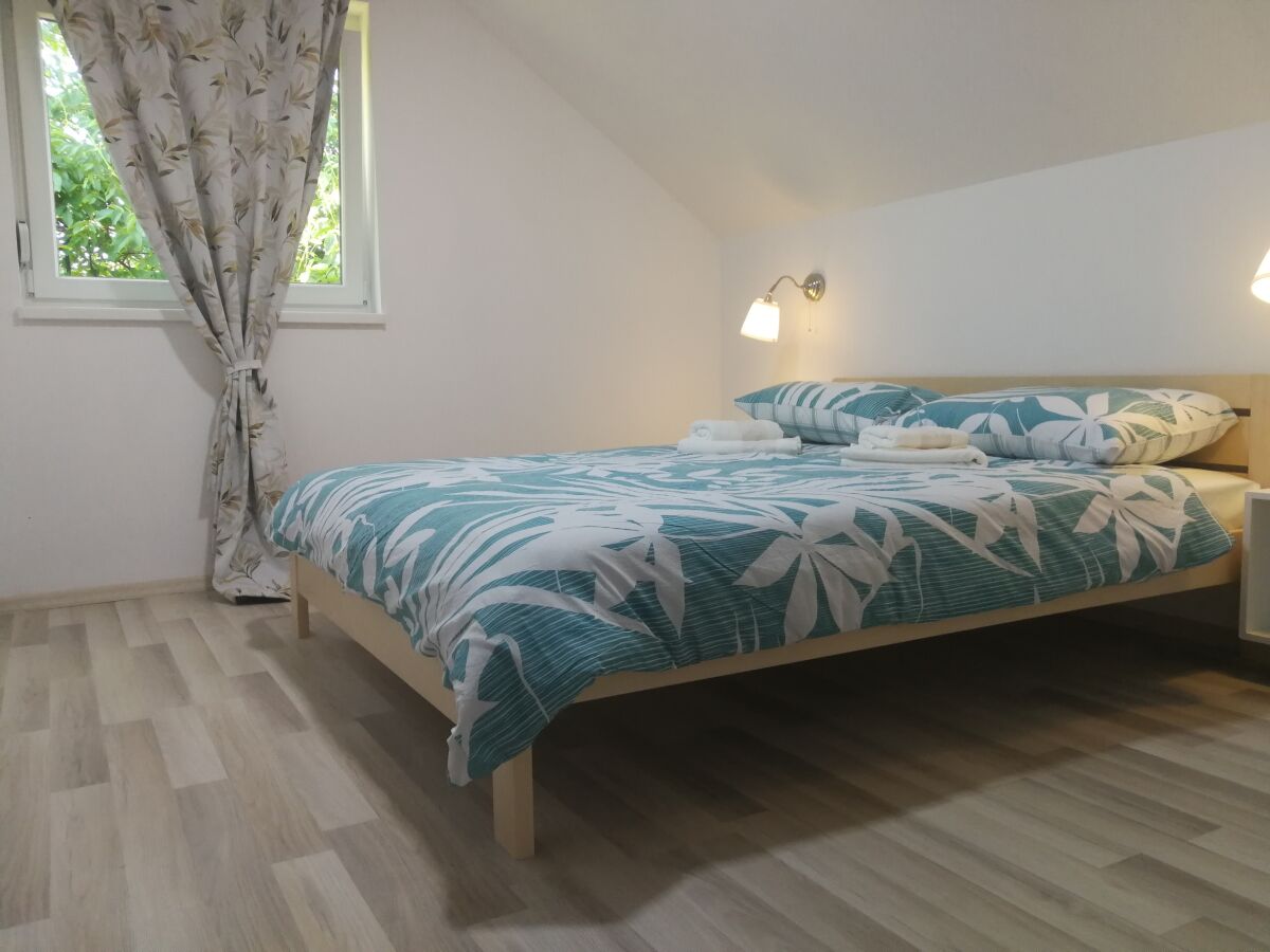 Apartment Three bedroom apartment with balcony Smoljanac, Plitvice A-12345-b