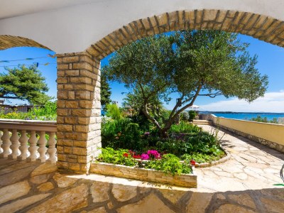Apartment Apartments by the sea Tkon, Pašman - 12346 in Tkon - Apartment
