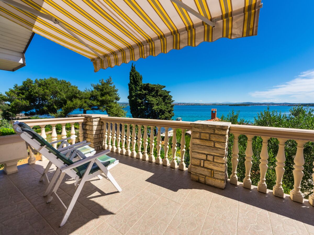 Apartment Apartments by the sea Tkon, Pašman - 12346