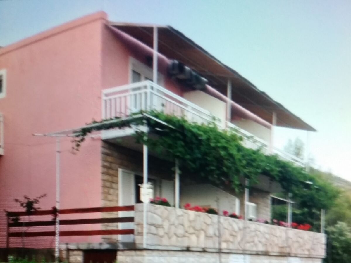 Apartment Two bedroom apartment with balcony and sea view Ivan Dolac, Hvar A-12644-a