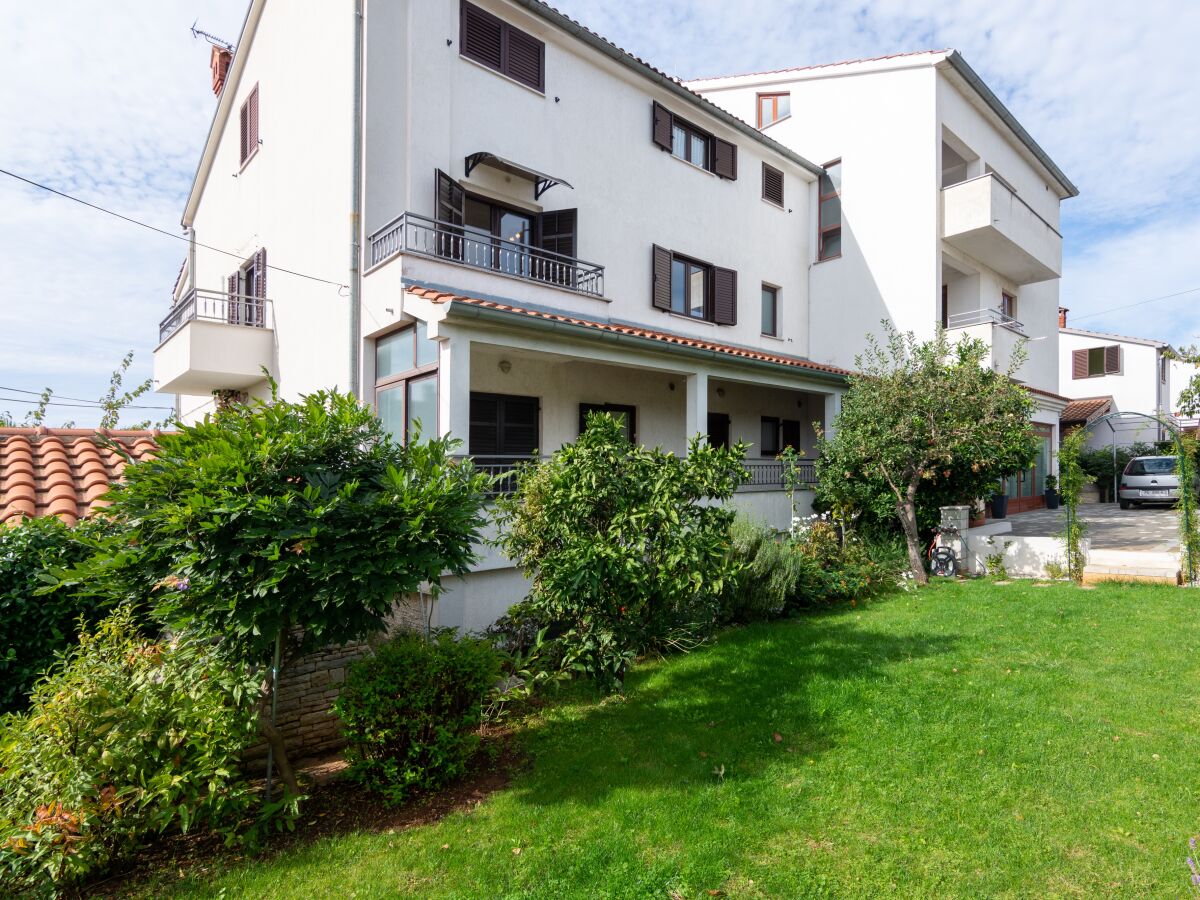Apartment One bedroom apartment with terrace Rovinj A-12656-b - Outdoor photo 3
