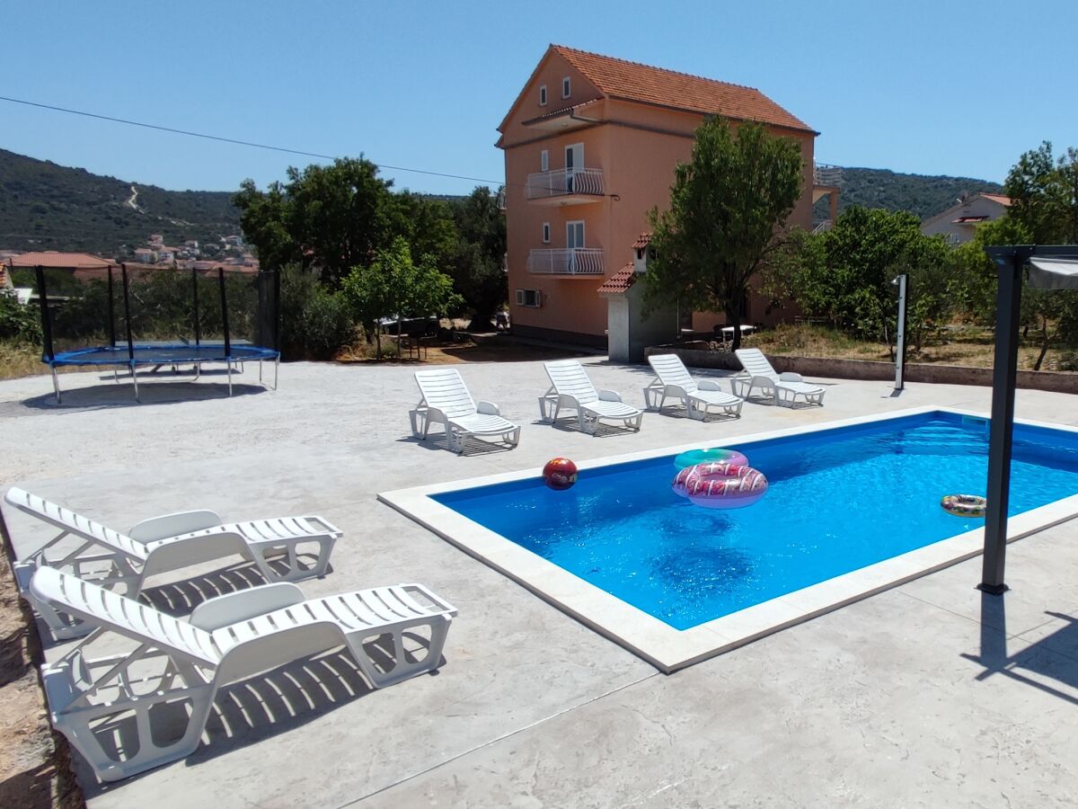 Apartment Two bedroom apartment with balcony and sea view Vinišće, Trogir A-12676-a