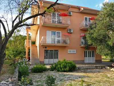Apartment Two bedroom apartment with balcony and sea view Vinišće, Trogir A-12676-a - Outdoor photo 10