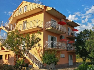 Apartment Two bedroom apartment with terrace and sea view Vinišće, Trogir A-12676-b - Outdoor photo 10