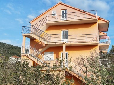 Apartment Two bedroom apartment with terrace and sea view Vinišće, Trogir A-12676-b - Outdoor photo 12