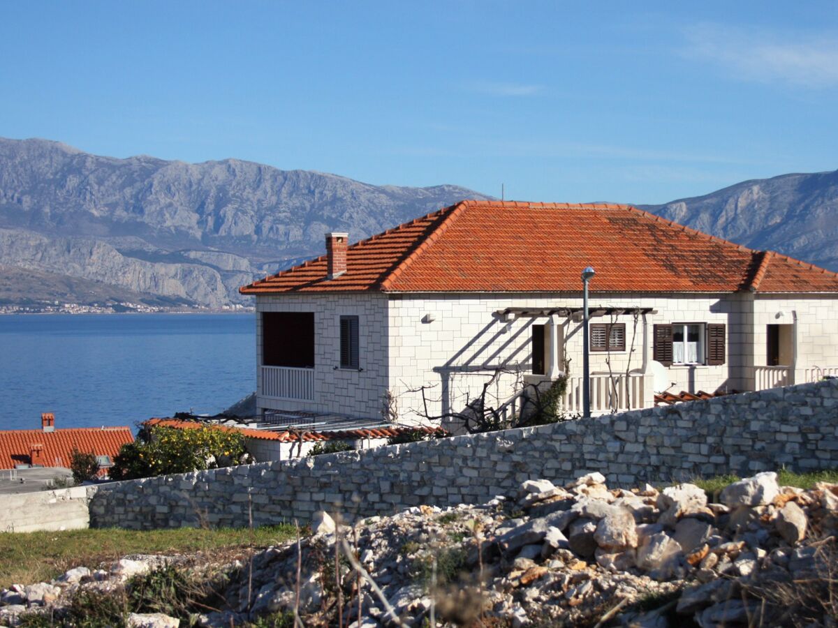 Apartment One bedroom apartment with balcony and sea view Postira, Brač A-740-b