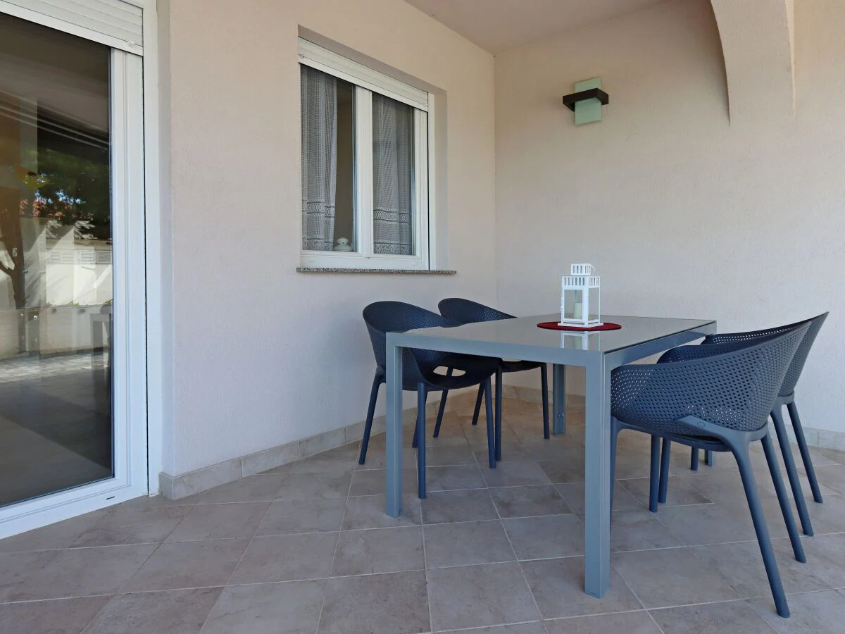 Apartment Two bedroom apartment with terrace Banjol, Rab A-12838-a