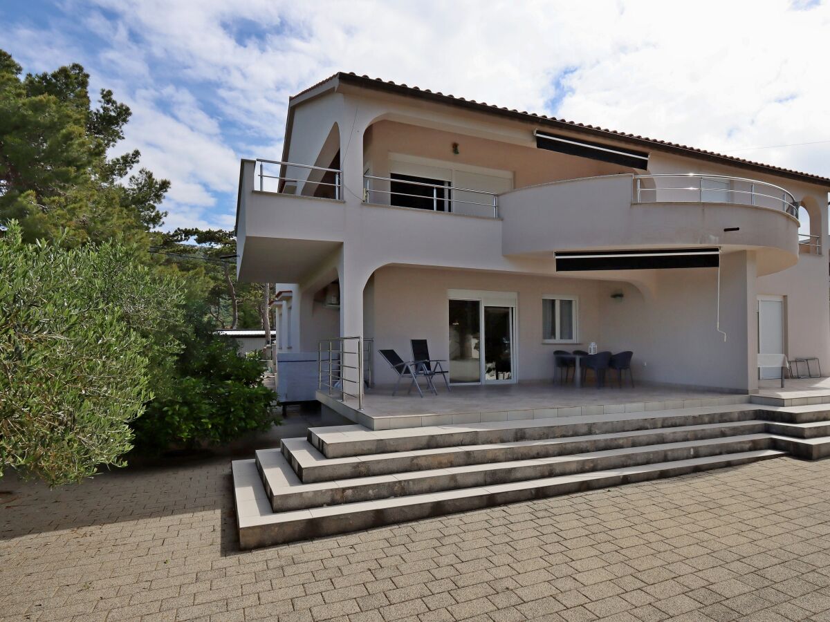 Apartment Two bedroom apartment with terrace Banjol, Rab A-12838-a - Outdoor photo 4