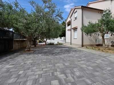 Apartment Two bedroom apartment with terrace Banjol, Rab A-12838-a - Outdoor photo 13