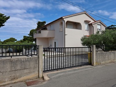 Apartment Two bedroom apartment with terrace Banjol, Rab A-12838-b - Outdoor photo 5