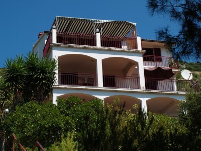 Apartment Three bedroom apartment with terrace and sea view Brna - Vinačac, Korčula A-13344-a - Outdoor photo 2
