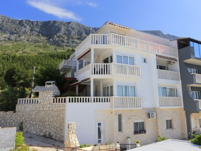 Apartment One bedroom apartment with terrace and sea view Lokva Rogoznica, Omiš A-13226-b in Omiš - Apartment