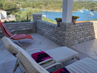 Apartment Two bedroom apartment with terrace and sea view Nečujam, Šolta A-2089-a in Stomorska - Apartment