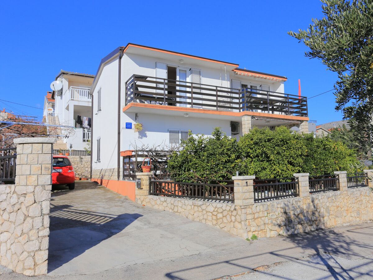 Apartment Two bedroom apartment near beach Seget Vranjica, Trogir A-6094-a