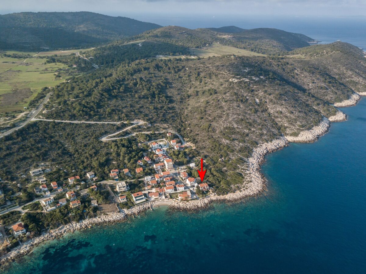 Apartment One bedroom apartment near beach Milna, Vis A-8946-a