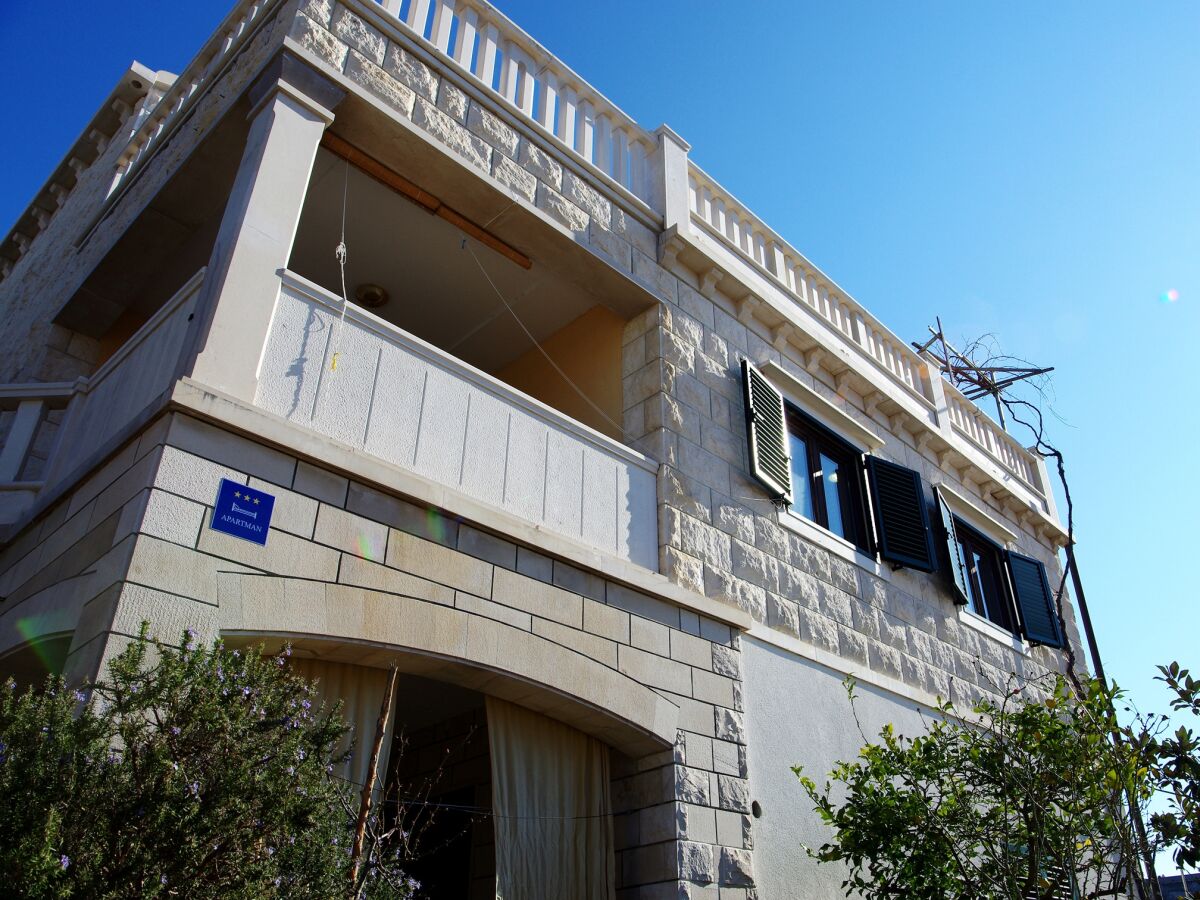 Apartment Four-bedroom apartment with terrace and sea view Sumartin, Brač A-11387-a