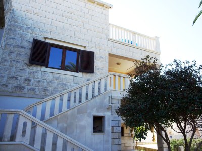 Apartment Four-bedroom apartment with terrace and sea view Sumartin, Brač A-11387-a - Outdoor photo 2