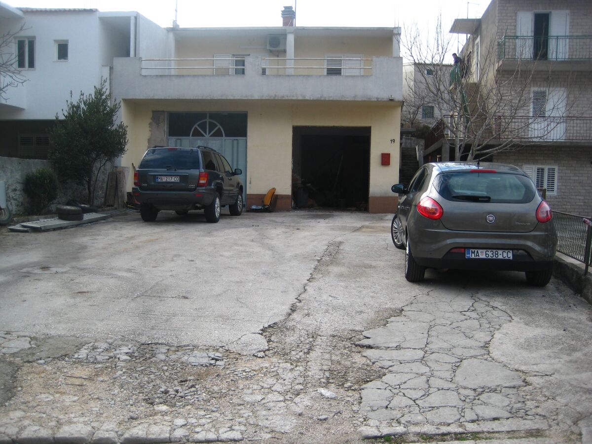 Apartment One bedroom apartment with terrace Makarska A-12336-a - Outdoor photo 2