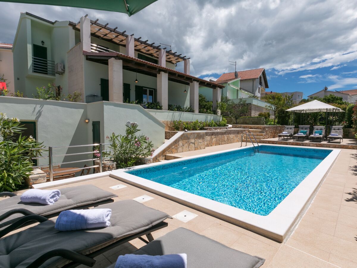 Holiday house Four-bedroom house with terrace and sea view Ražanj, Rogoznica K-13738