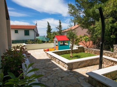 Holiday house Four-bedroom house with terrace and sea view Ražanj, Rogoznica K-13738 - Outdoor photo 14