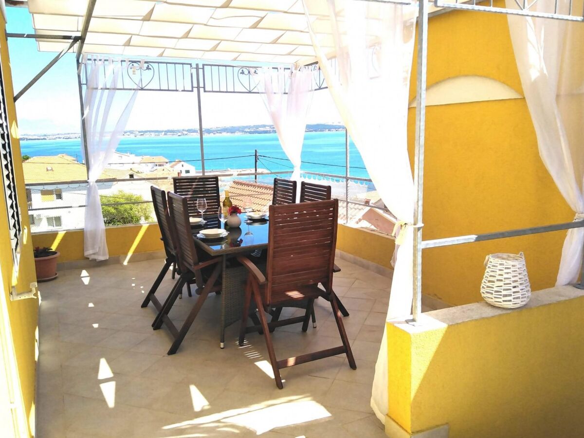 Apartment Two bedroom apartment with terrace and sea view Kali, Ugljan A-14679-a