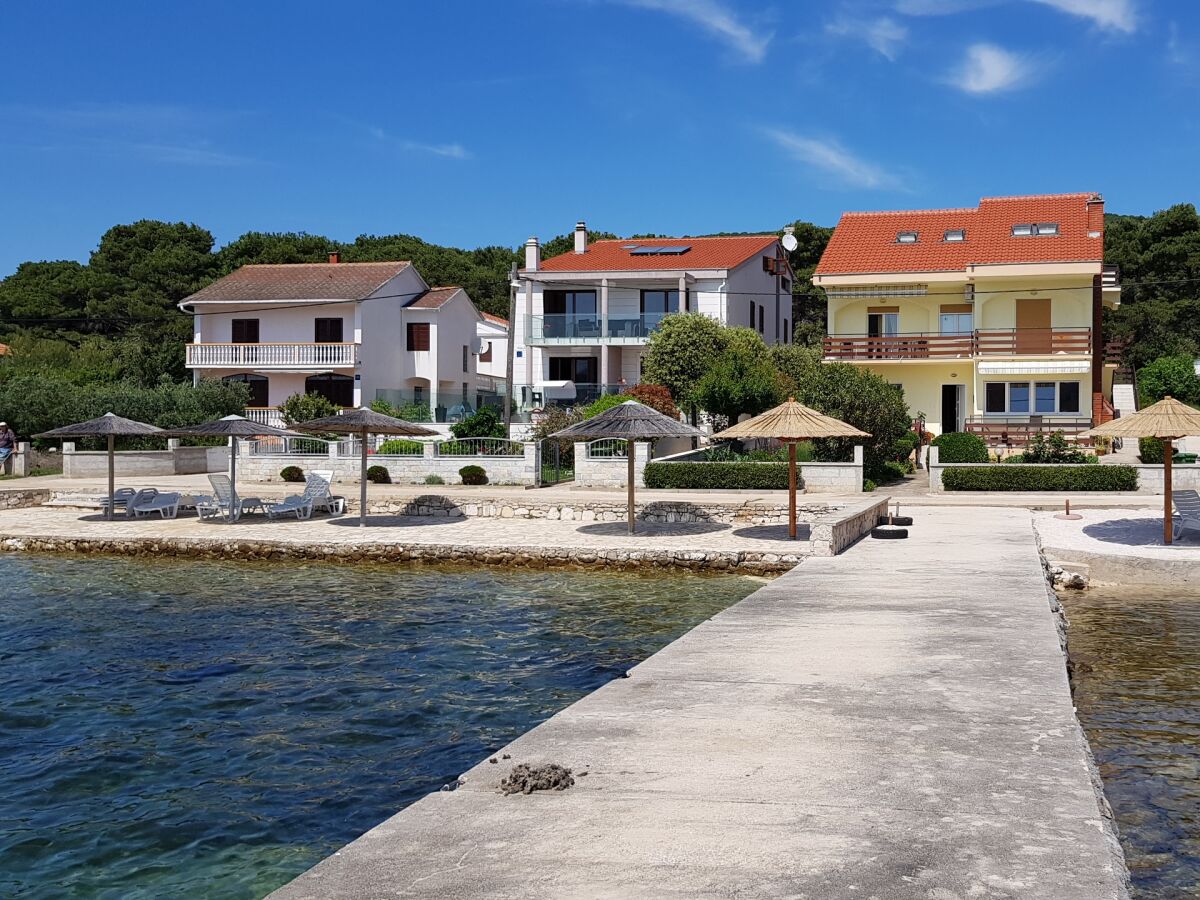 Apartment Three bedroom apartment near beach Brgulje, Molat A-16217-a