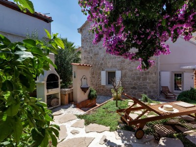 Holiday house Three bedroom house with terrace and sea view Sutivan, Brač K-16300 - Outdoor photo 28