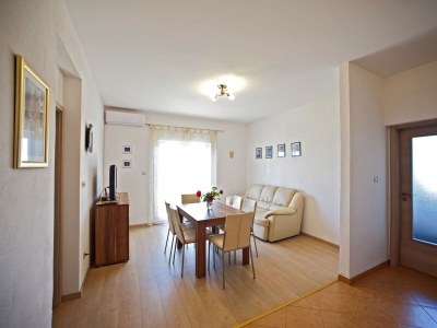 Apartment Two bedroom apartment with balcony Gornje selo, Šolta A-15545-a - Outdoor photo 5