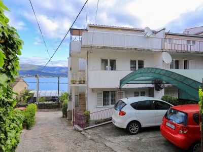 Apartment Two bedroom apartment with balcony and sea view Arbanija, Čiovo A-15595-a in Trogir - Apartment