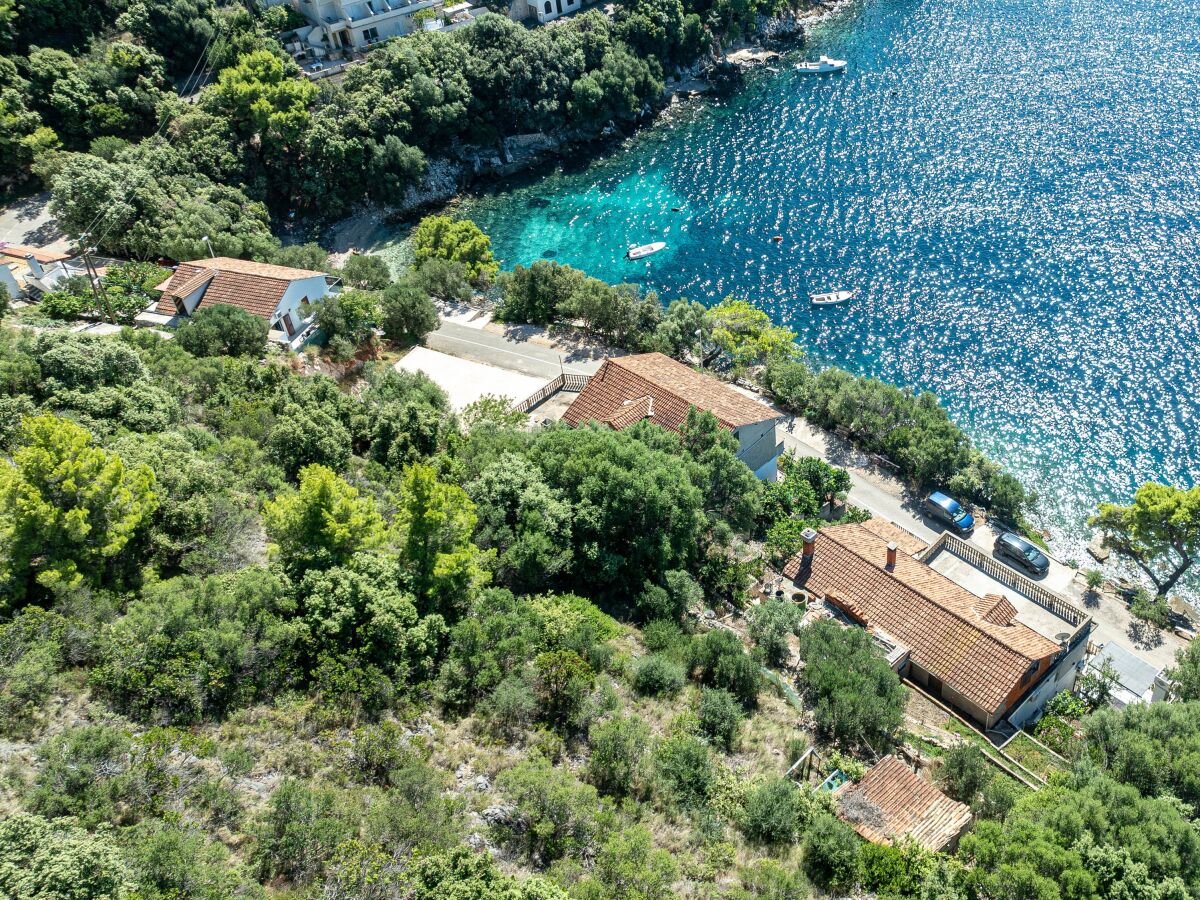 Apartment One bedroom apartment near beach Ubli, Lastovo A-16599-a - Outdoor photo 3