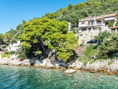 Apartment One bedroom apartment near beach Ubli, Lastovo A-16599-a - Outdoor photo 2