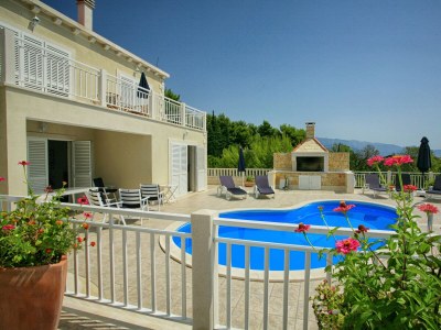 Holiday house Four-bedroom house with terrace and sea view Sumartin, Brač K-16842 in Sumartin - Holiday house