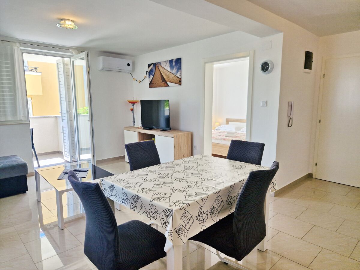Apartment One bedroom apartment with balcony Baška, Krk A-18873-a - Outdoor photo 4