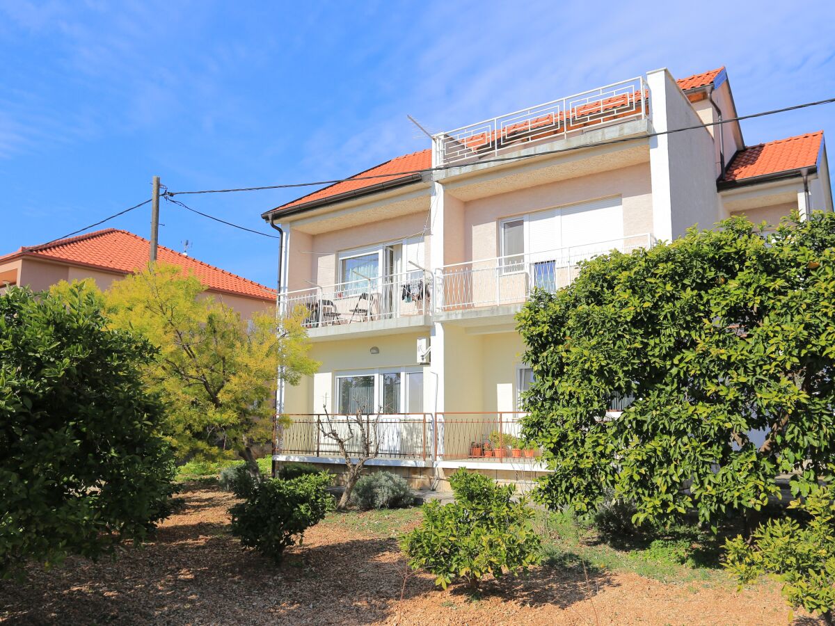 Apartment Two bedroom apartment with terrace Trogir A-18116-a