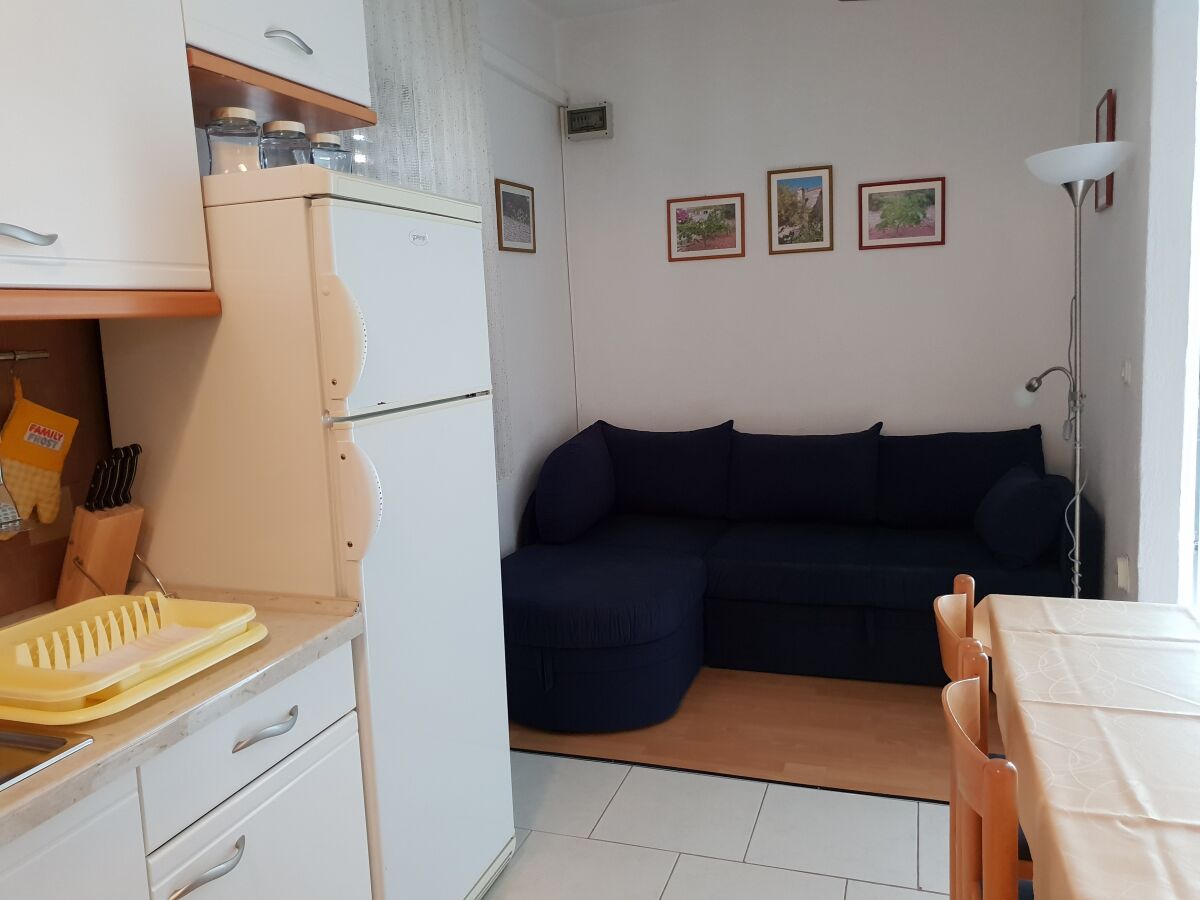 Apartment Two bedroom apartment with terrace Sutivan, Brač A-17825-a