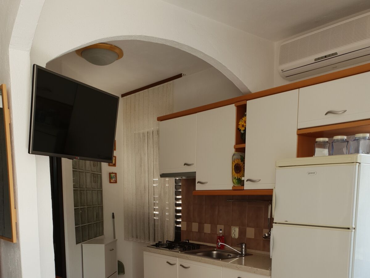 Apartment Two bedroom apartment with terrace Sutivan, Brač A-17825-a - Outdoor photo 3