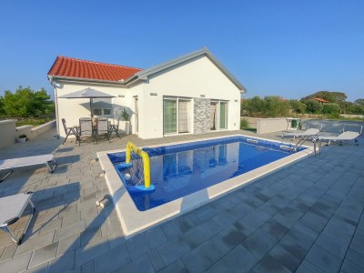 Villa Three bedroom house with terrace Privlaka, Zadar K-18508 in Privlaka - Villa