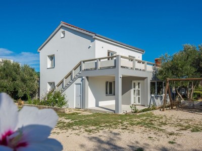 Apartment Three bedroom apartment with terrace Vir A-18532-a in Vir - Apartment