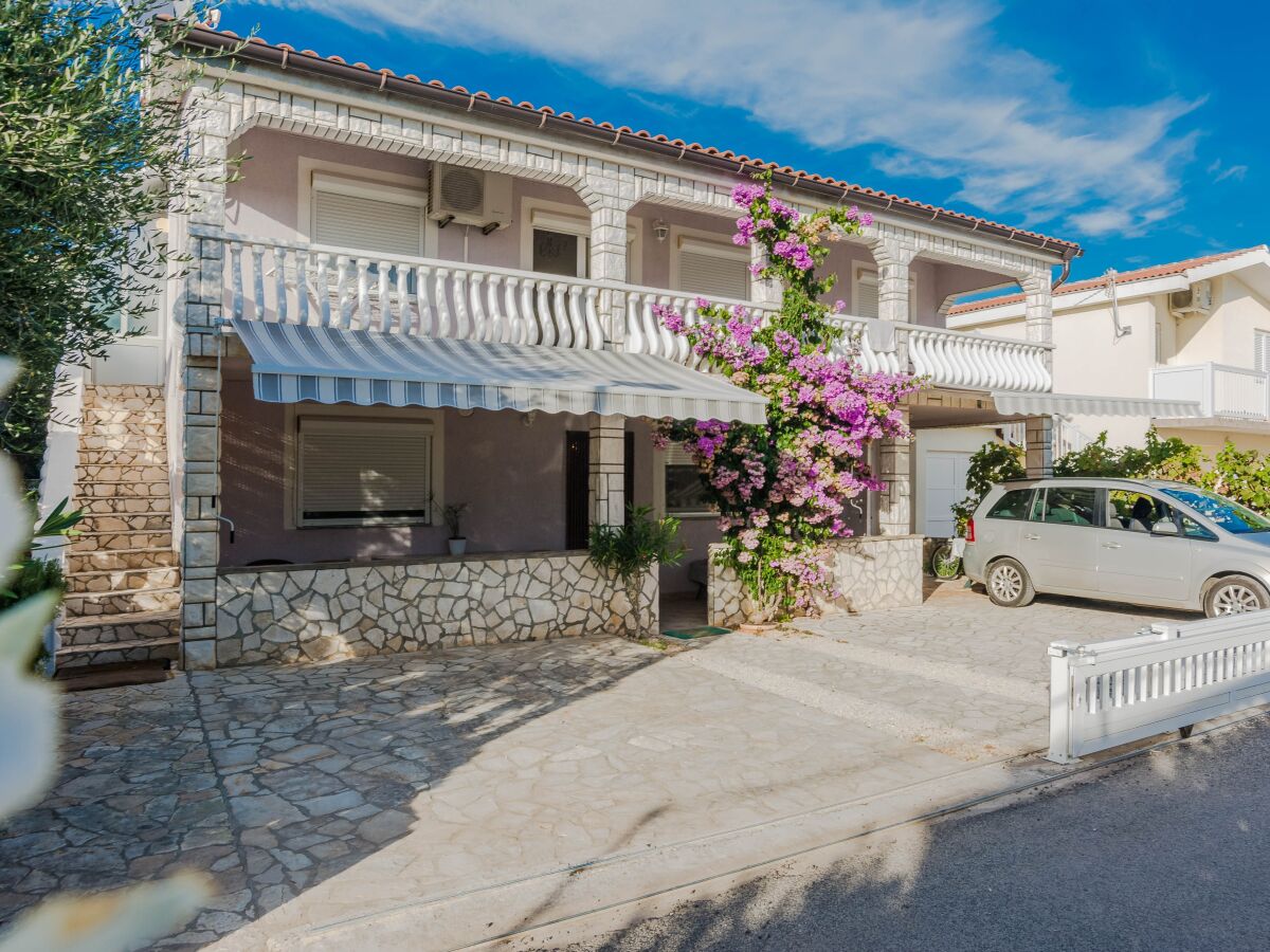 Apartment Three bedroom apartment with balcony Vir A-18569-a