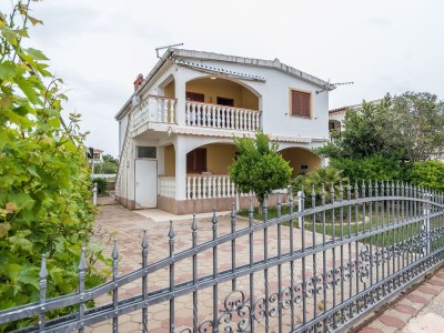 Apartment Three bedroom apartment with balcony and sea view Vir A-18570-a in Vir - Apartment