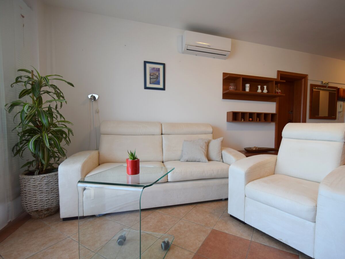 Apartment One bedroom apartment with terrace Malinska, Krk A-20446-a