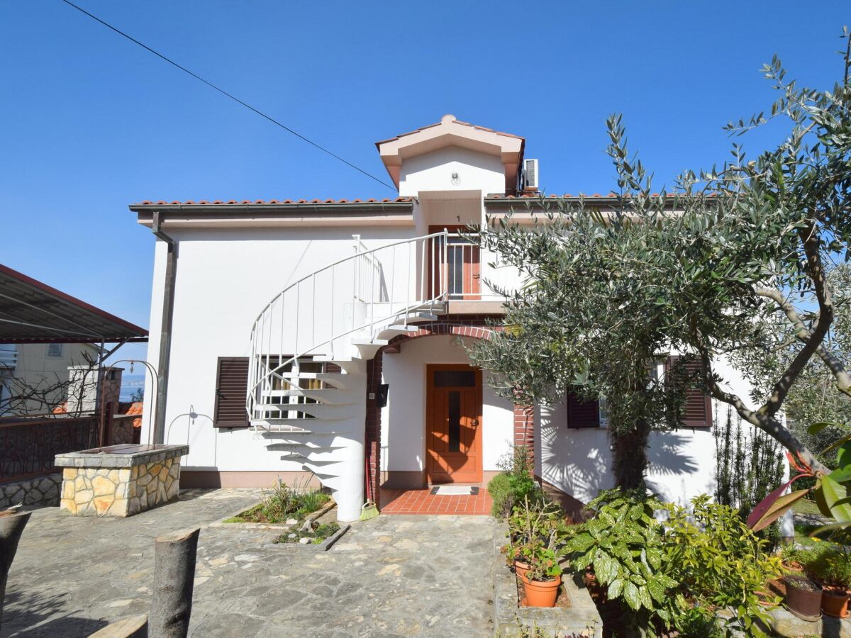 Apartment Two bedroom apartment with balcony and sea view Njivice, Krk A-20479-a