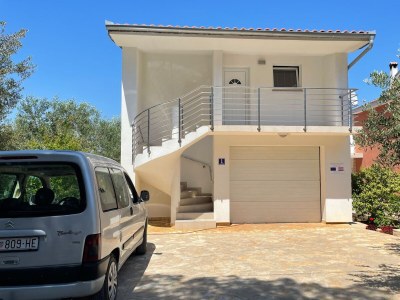 Apartment Two bedroom apartment with terrace and sea view Tkon, Pašman A-19914-a in Tkon - Apartment